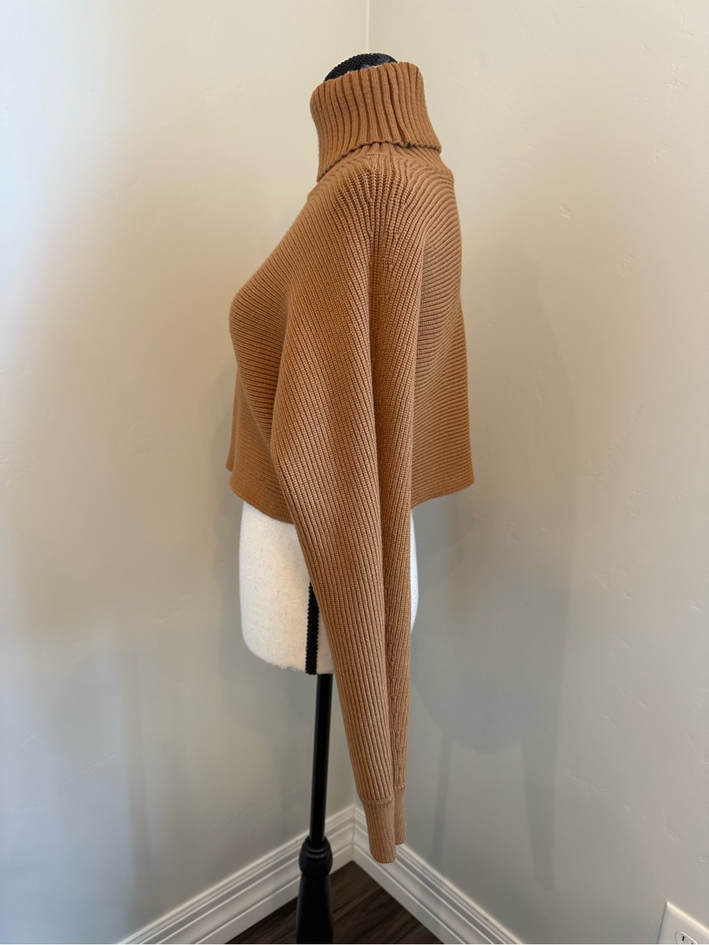 House of Harlow 1960 Camel Ribbed Cropped Turtleneck Sweater Pullover Small - Picture 10 of 12